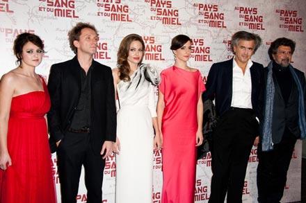 Angelina_Jolie_Land_Blood_Honey_Paris_Premiere_FG1pdJ9x-KMl.jpg