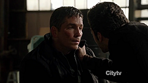 Critiques Séries : Person of Interest. Saison 1. Episode 15. Blue Code. vlcsnap-2012-02-17-19h31m02s247.png
