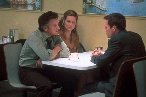 Sean Penn, Laura Linney et Kevin Bacon. Warner Bros. France