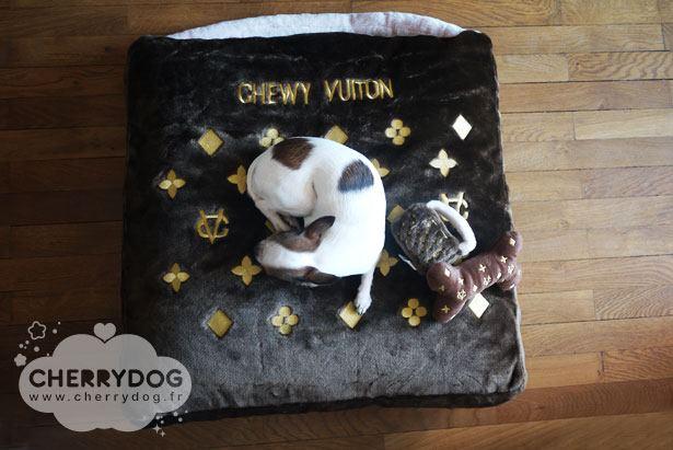 Lit de luxe Chewy Vuiton pour chiens