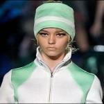 Faire défiler des gamines de 14 ans ? Faire défiler des gamines de 14 ans ?