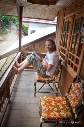 Notre balcon côté rue (Loksado, Kalimantan Sud, Indonésie)