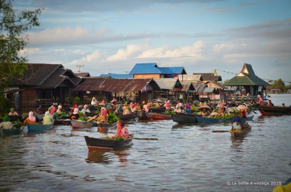 Arrivée au marché flottant de Lok Baintan (Banjarmasin, Kalimantan Sud, Indonésie)
