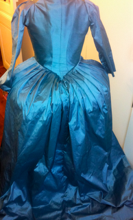 Step by Step n°2 : Manteau de robe et corsage crème Step by Step n°2 : Manteau de robe et corsage crème