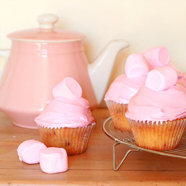 Cranberry & marshmallow cupcakes