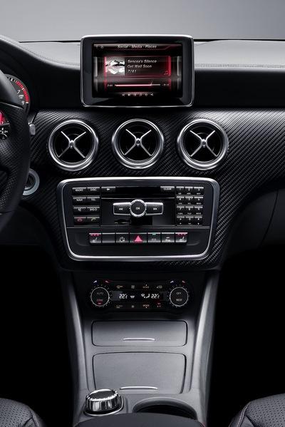 Mercedes intègre ses applications iPhone dans ses véhicules, y compris Siri...