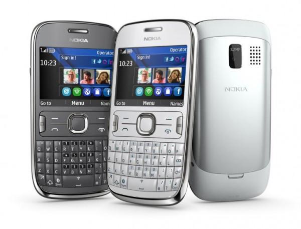 700 nokia asha 302 three 600x457 Nokia dévoile sa gamme Asha