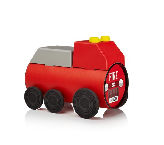 Tube Toys : un tube pour un véhicule par Oscar Diaz