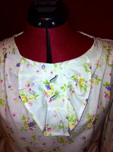 Le chemisier à nœud Le chemisier à nœud