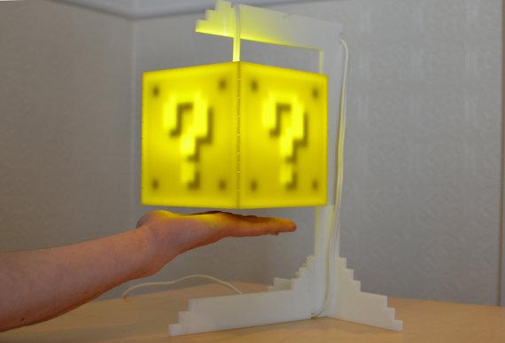 La lampe Coin Block inspirée de Super Mario La lampe Coin Block inspirée de Super Mario