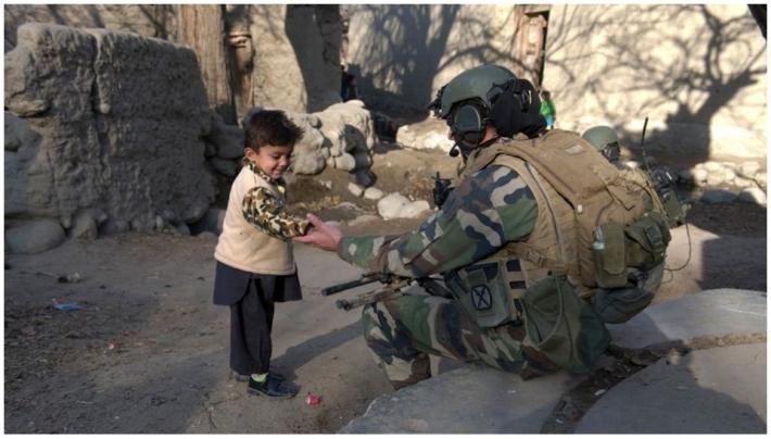 Le soldat et l'enfant.jpg