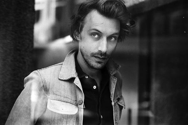 yuksek « Off the wall », le dernier clip de Yuksek tout en symétrie