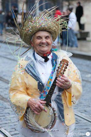Reportage Photos - Le Carnaval de Bordeaux 2012 sous la pluie mais bien présent ! IMG_0552