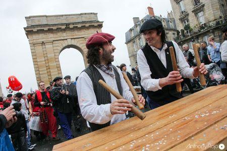 Reportage Photos - Le Carnaval de Bordeaux 2012 sous la pluie mais bien présent ! IMG_0362