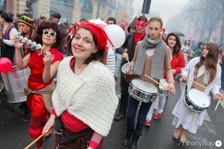 Reportage Photos - Le Carnaval de Bordeaux 2012 sous la pluie mais bien présent ! IMG_0395
