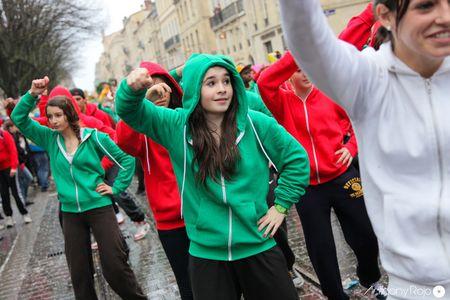 Reportage Photos - Le Carnaval de Bordeaux 2012 sous la pluie mais bien présent ! IMG_0530