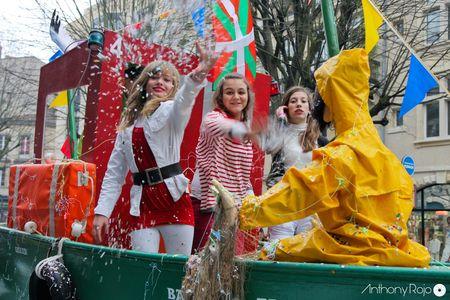 Reportage Photos - Le Carnaval de Bordeaux 2012 sous la pluie mais bien présent ! IMG_0449