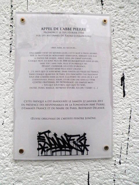 Art urbain à Paris : Abbé Pierre par JoneOne