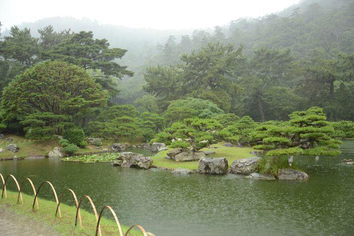 En attendant le soleil ... au Ritsurin koen de Takamatsu 3 juillet Takamatsu Ritsurin 305
