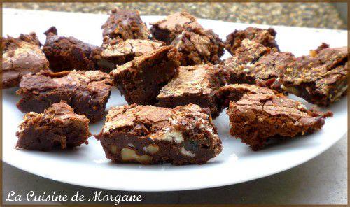 Brownie aux pépites de chocolat blanc et noix Brownie aux pépites de chocolat blanc et noix