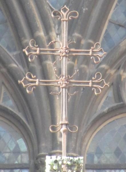 Une croix de Lorraine sur… Une croix de Lorraine sur…