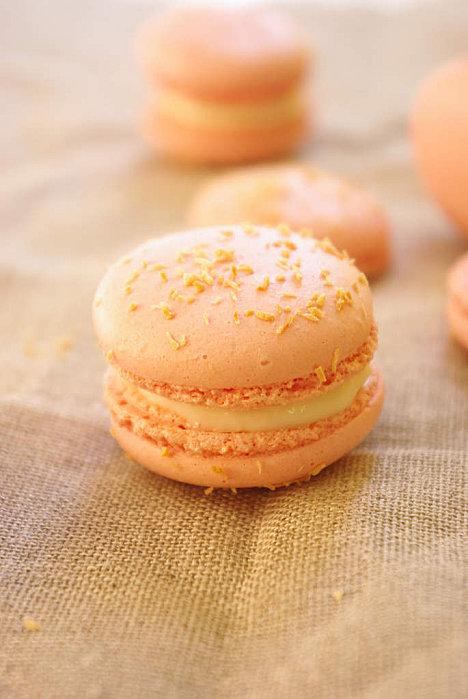 Macarons-a-la-noix-de-coco-coeur-de-framboise-3.jpg