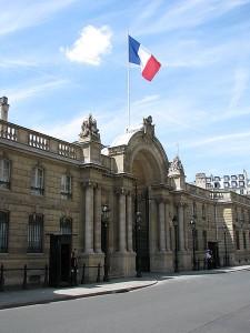 Entrée Palais de l'Elysée (CC, Ex13) Quelques questions sur la présidentielle et les médias…