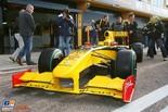 Pirelli récupère la Renault R30 pour remplacer la Toyota TF109 pour ses essais