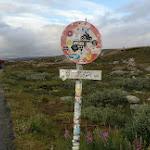 Cercle polaire: ici tout le monde veut laisser une trace.... que ce soient des cairns ou des étiquettes... CIMG6014.JPG