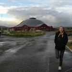 Cercle polaire: non ce n'est pas vrai, il ne fait pas froid.... bon on va le visiter ce centre? Ils feraient pas du chocolat chaud???? CIMG6013.JPG