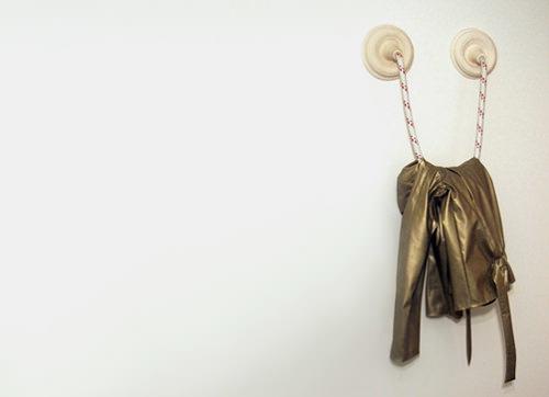 Patère jacket hanger par Erik Stehmann Patère jacket hanger par Erik Stehmann