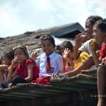 Les enfants Bajo nous disent au revoir (Kabalutan, îles Togian, Sulawesi Centre, Indonésie)