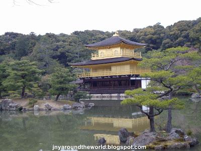 Le Nord Ouest de Kyoto: cerises, pavillon d'or et jardins Le Nord Ouest de Kyoto: cerises, pavillon d'or et jardins