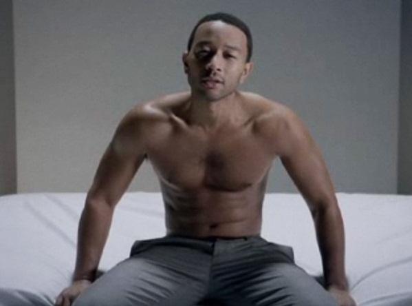 John Legend tombe la chemise pour la vidéo de « Tonight (Best You Ever Had) »