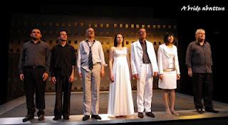 Antigone dans la mise en scène d'Adel Hakim avec les acteurs du Théâtre national palestinien