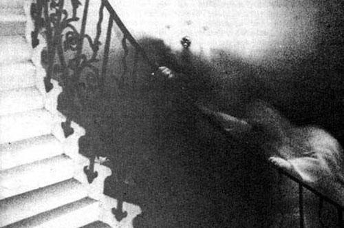 Le fantôme de la cage d'escalier, 1966
