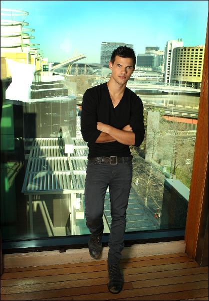 New/Old Outtakes de Taylor Lautner pour Courier Mail (Australia)