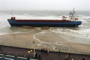 desechouementduncargoartemis_auxsablesdolonne desechouementduncargoartemis_auxsablesdolonne