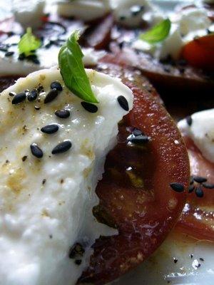 Tom'mozza à l'huile de gingembre pour un dîner presque parfait