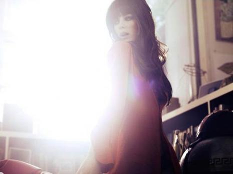 Séance photos : Kate Beckinsale joue les vilaines filles