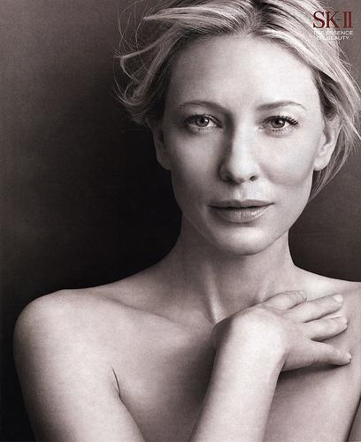 Cate Blanchett dans les publicités des produits cosmétiques SK-II / Seann William Scott donnant signe de vie au défilé de mode d’Ashley Paige