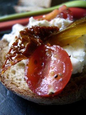 L'idée du week-end : verrines de tomates séchées et de dattes à la ricotta