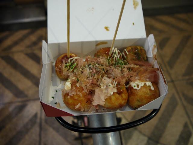 Cuisine de rue à Osaka: Takoyaki