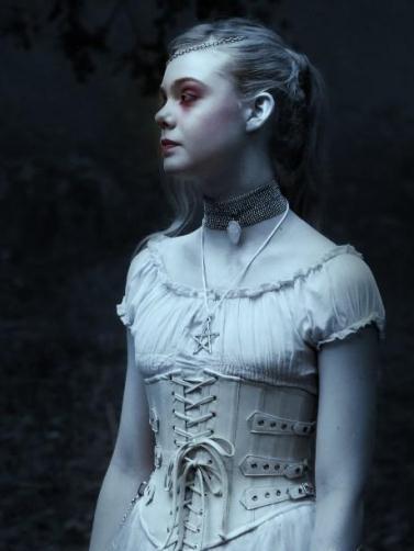 En avant pour le 2nd trimestre 2012 ! http://www.theimproper.com/wp-content/uploads/2011/08/ElleFanning-Twixt.jpg