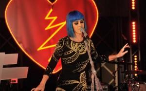 [Live] Quand Katy Perry reprend  » Niggas in Paris » &  un nouveau titre  » Wide Awake »