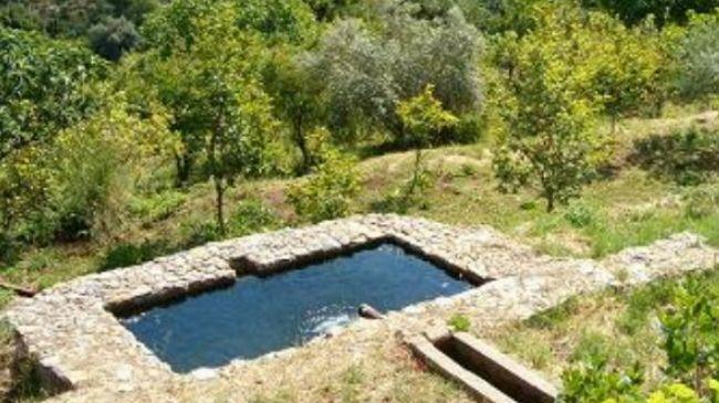 Les colons israëliens empêchent les Colons d'accéder à l'eau potable. Les colons israëliens empêchent les Colons d'accéder à l'eau potable.