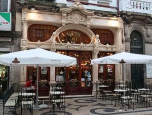 cafe majestic porto portugal 300x226 Les plus beaux cafés de la planète – Espresso, cappuccino ou café au lait