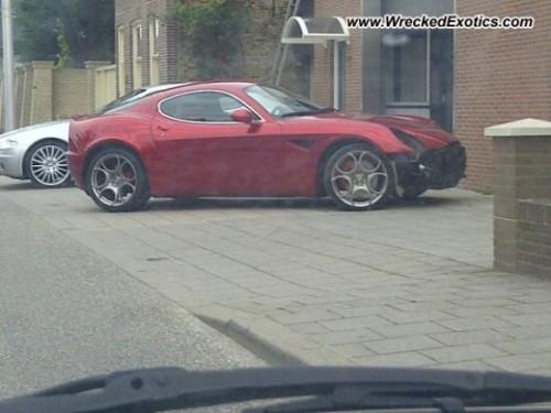 8C competizione .. crashée ! photo-crash-alfa-romeo-8c-competizione--4354_580_435_2.jpg
