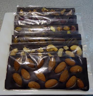 Chocolats fins - tablettes aux fruits secs Chocolats fins - tablettes aux fruits secs