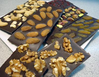 Chocolats fins - tablettes aux fruits secs Chocolats fins - tablettes aux fruits secs